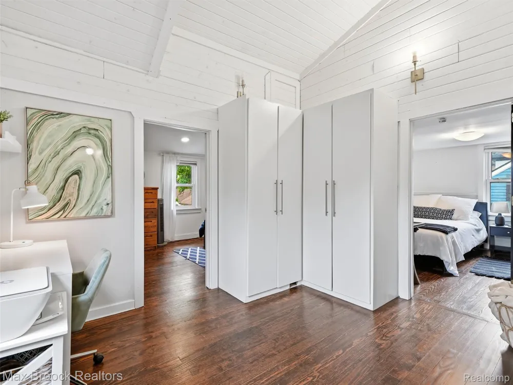 1216 W Windemere Avenue Royal Oak City, MI 48073