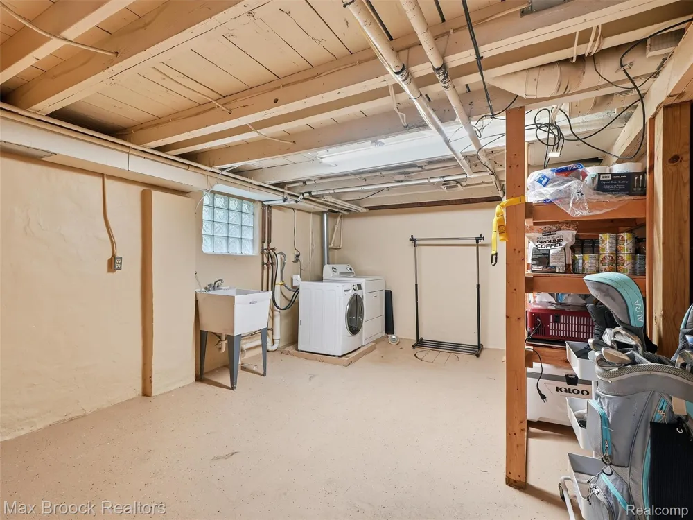 1216 W Windemere Avenue Royal Oak City, MI 48073