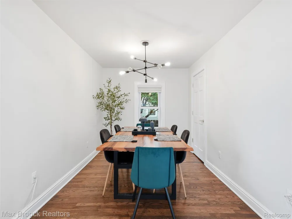 1216 W Windemere Avenue Royal Oak City, MI 48073