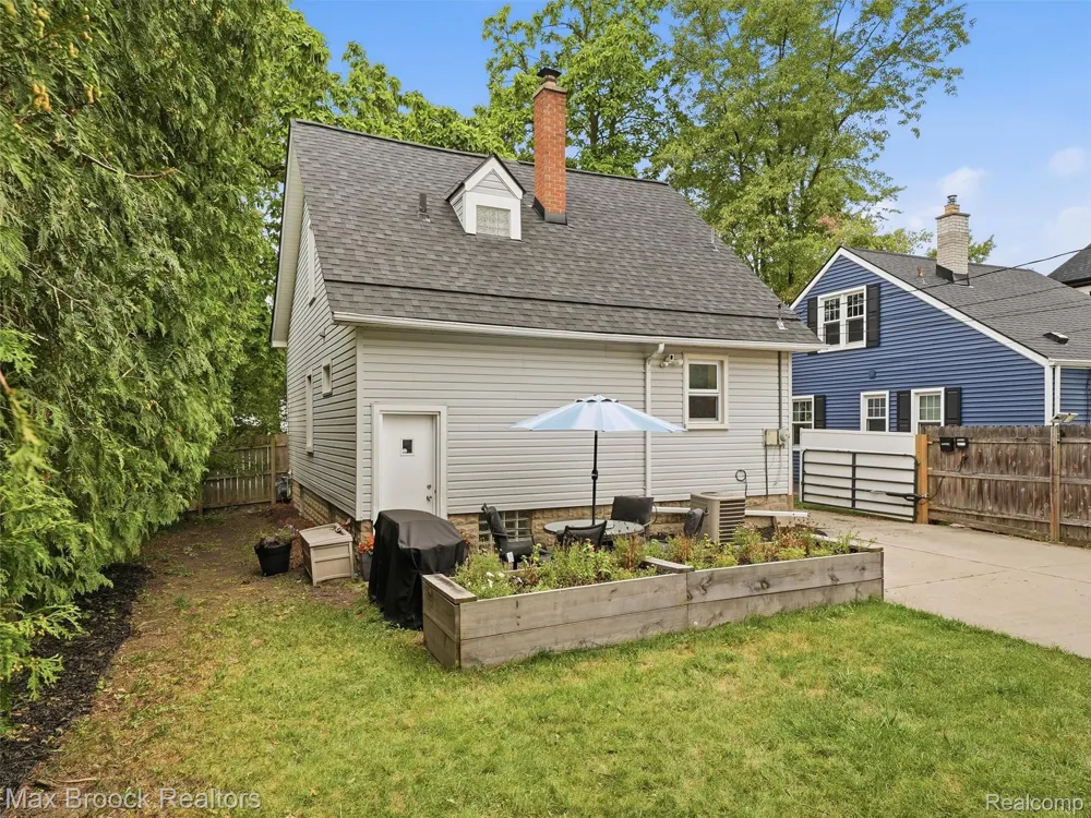 1216 W Windemere Avenue Royal Oak City, MI 48073