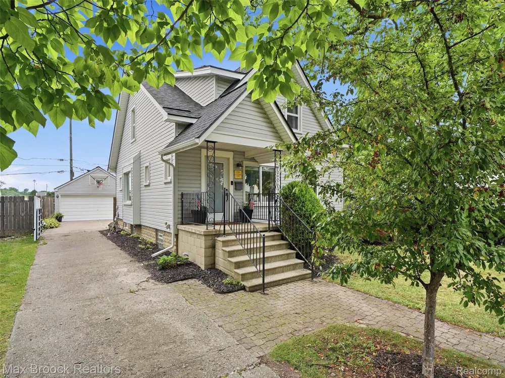 1216 W Windemere Avenue Royal Oak City, MI 48073