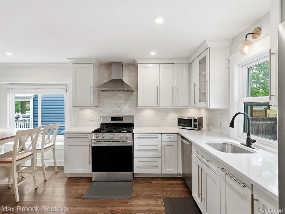 1216 W Windemere Avenue Royal Oak City, MI 48073