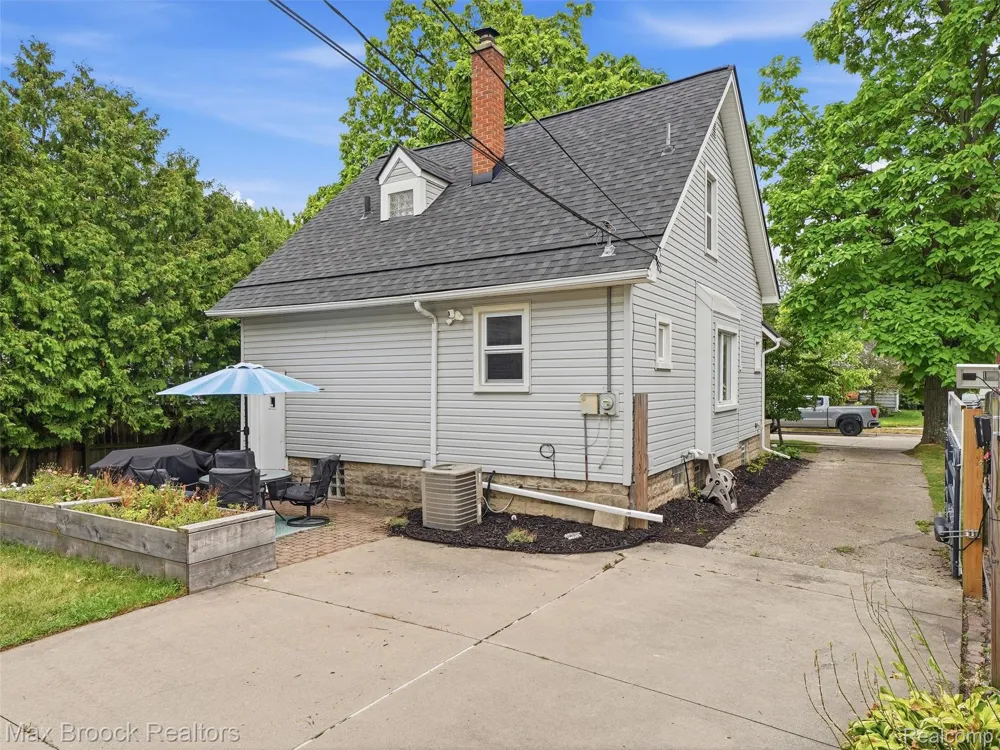 1216 W Windemere Avenue Royal Oak City, MI 48073