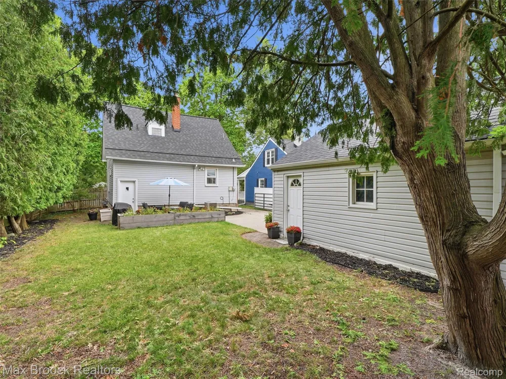 1216 W Windemere Avenue Royal Oak City, MI 48073