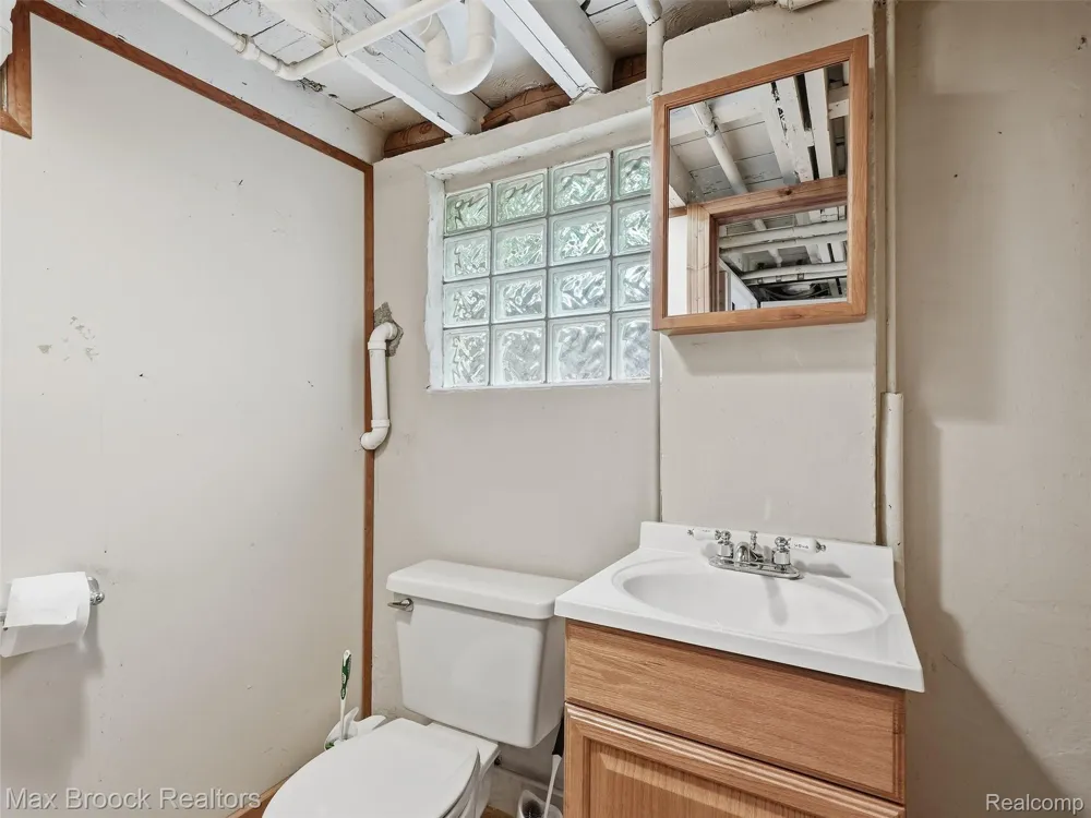 1216 W Windemere Avenue Royal Oak City, MI 48073