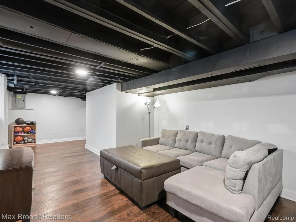 1216 W Windemere Avenue Royal Oak City, MI 48073