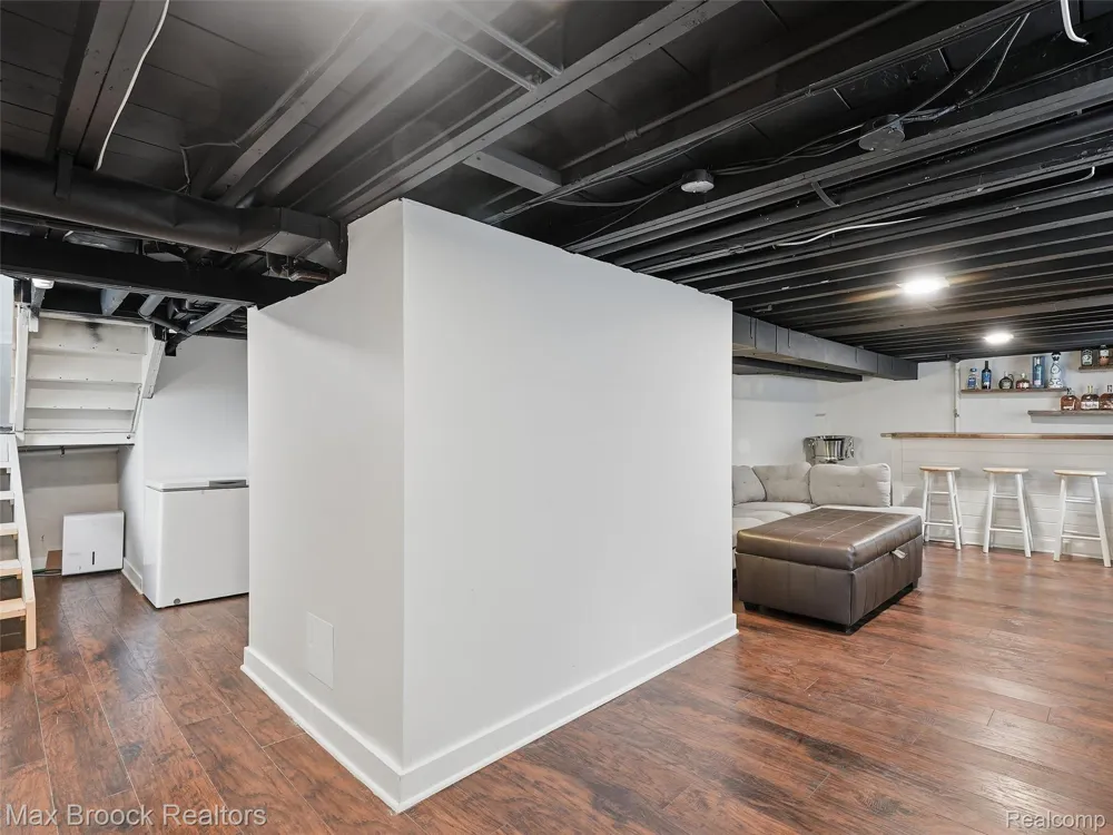 1216 W Windemere Avenue Royal Oak City, MI 48073