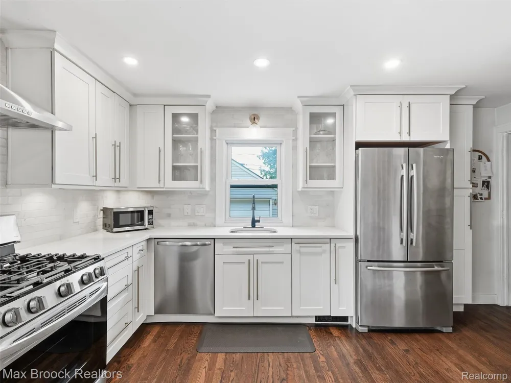 1216 W Windemere Avenue Royal Oak City, MI 48073
