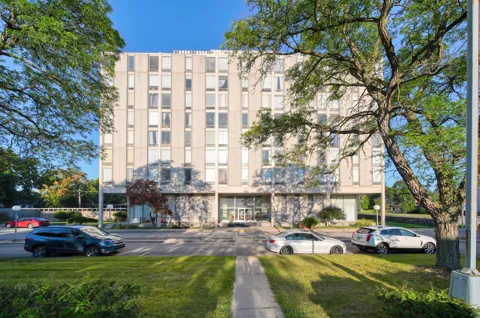 715 W Michigan Avenue #404
