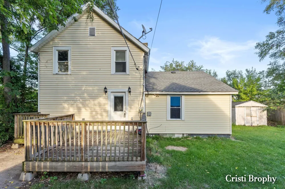 2232 Hoyle Avenue NW Walker City, MI 49544