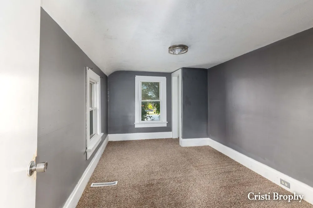 2232 Hoyle Avenue NW Walker City, MI 49544