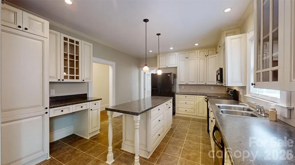618 S Poplar Street Lincolnton, NC 28092