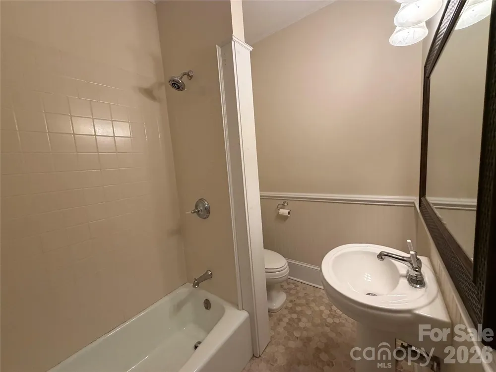 618 S Poplar Street Lincolnton, NC 28092
