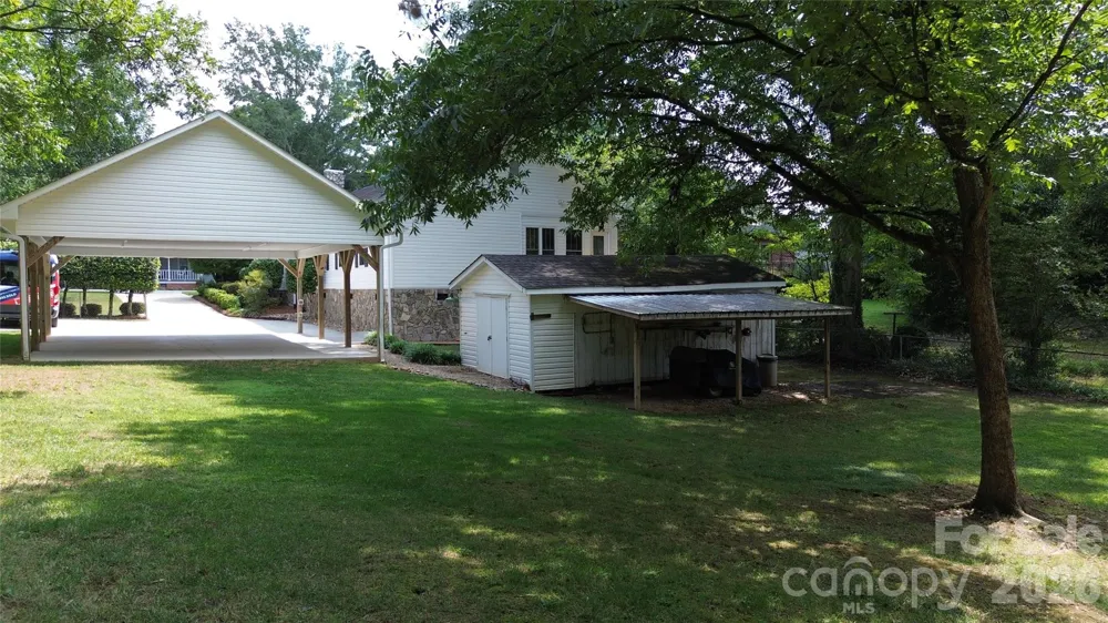 618 S Poplar Street Lincolnton, NC 28092