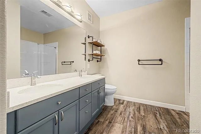 8496 S Hoyt Way #206 Littleton, CO 80128