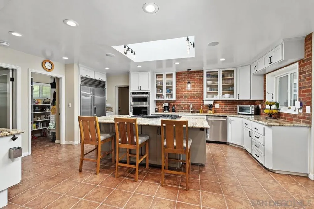 9865 Edgelake Drive La Mesa, CA 91941