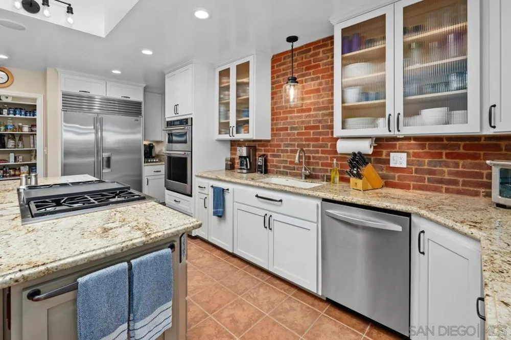 9865 Edgelake Drive La Mesa, CA 91941