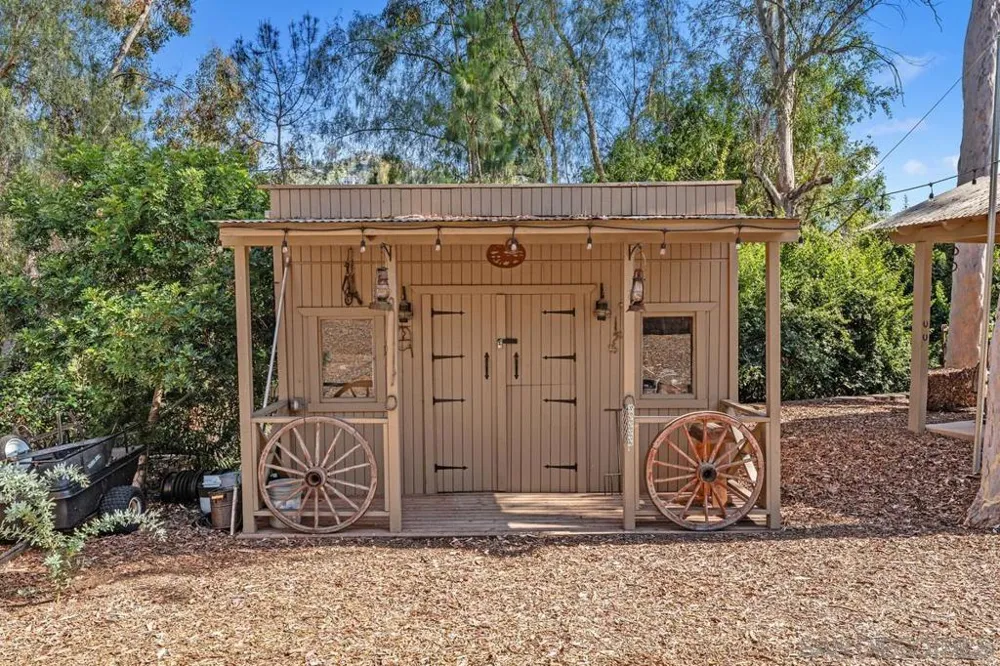 9865 Edgelake Drive La Mesa, CA 91941