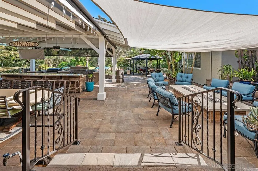 9865 Edgelake Drive La Mesa, CA 91941