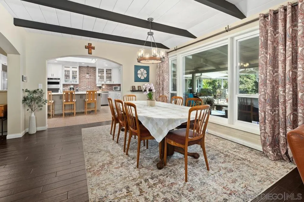 9865 Edgelake Drive La Mesa, CA 91941