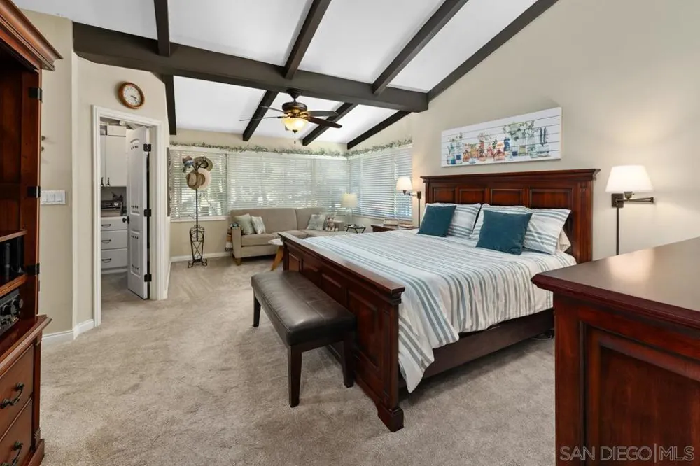 9865 Edgelake Drive La Mesa, CA 91941