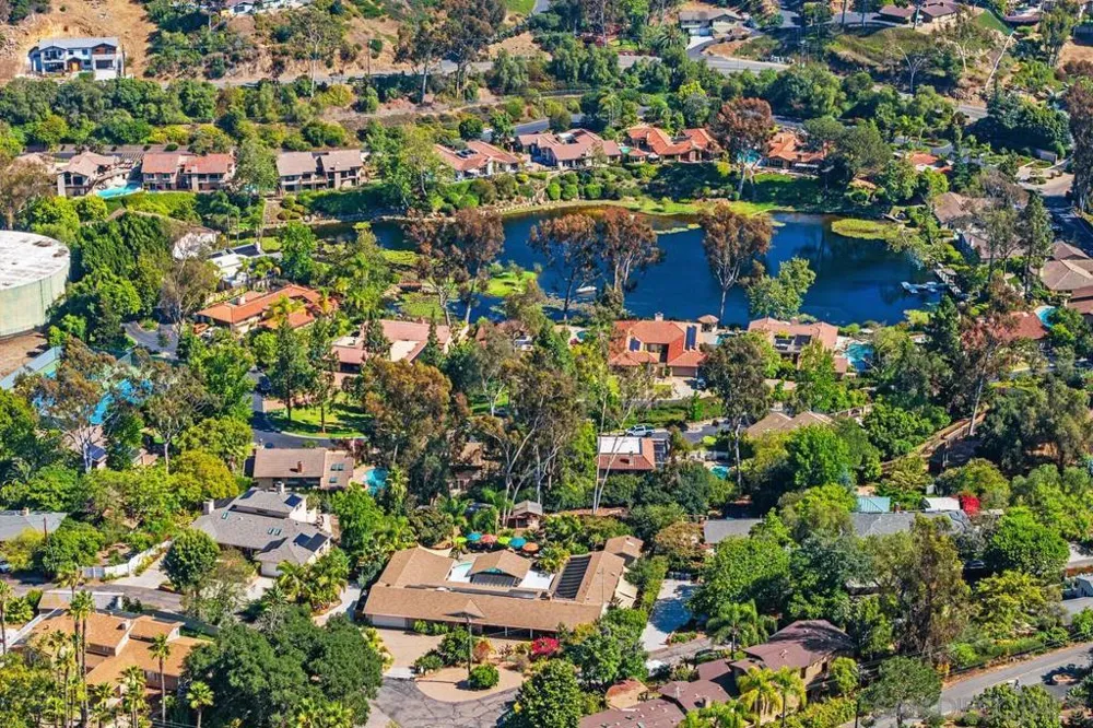 9865 Edgelake Drive La Mesa, CA 91941