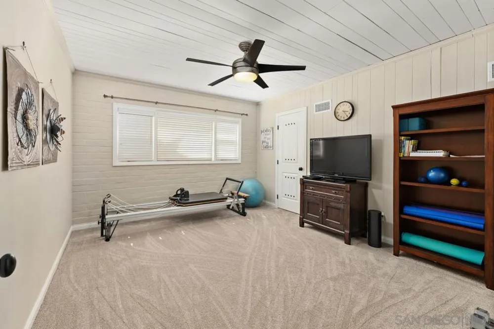 9865 Edgelake Drive La Mesa, CA 91941