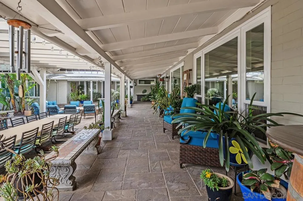 9865 Edgelake Drive La Mesa, CA 91941