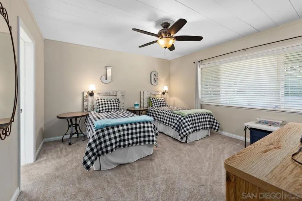 9865 Edgelake Drive La Mesa, CA 91941