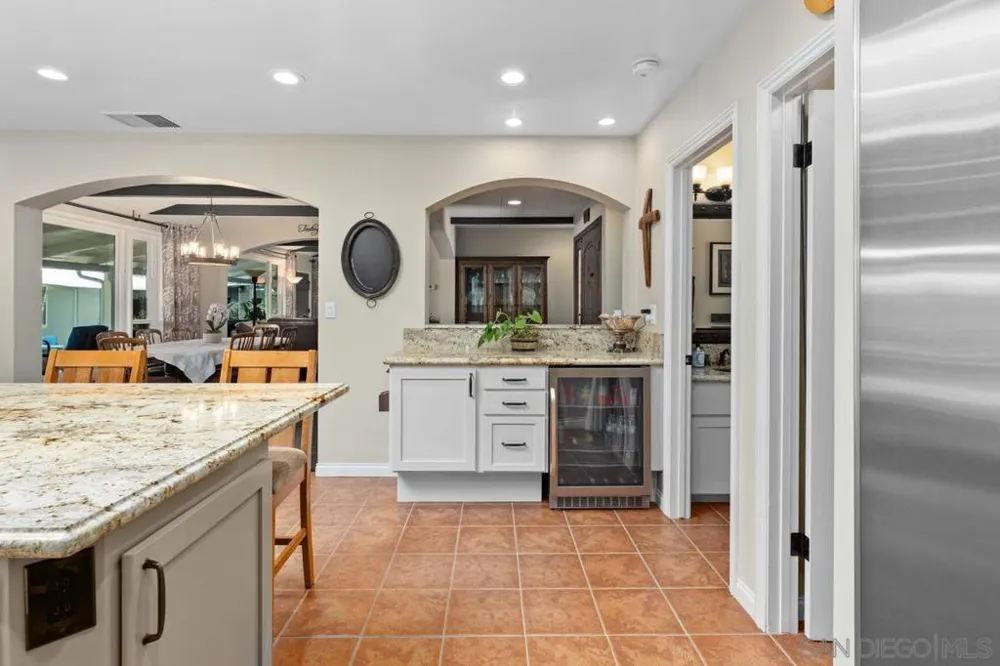 9865 Edgelake Drive La Mesa, CA 91941