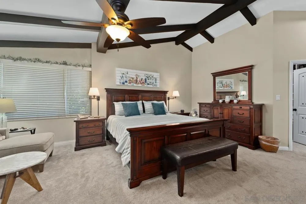 9865 Edgelake Drive La Mesa, CA 91941