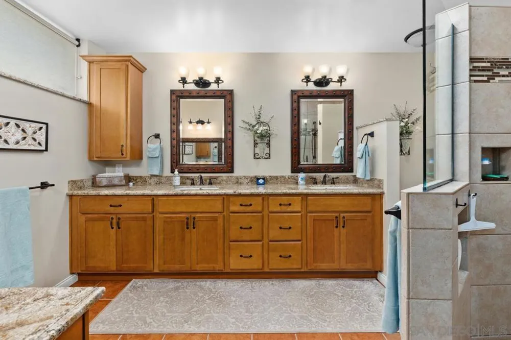 9865 Edgelake Drive La Mesa, CA 91941