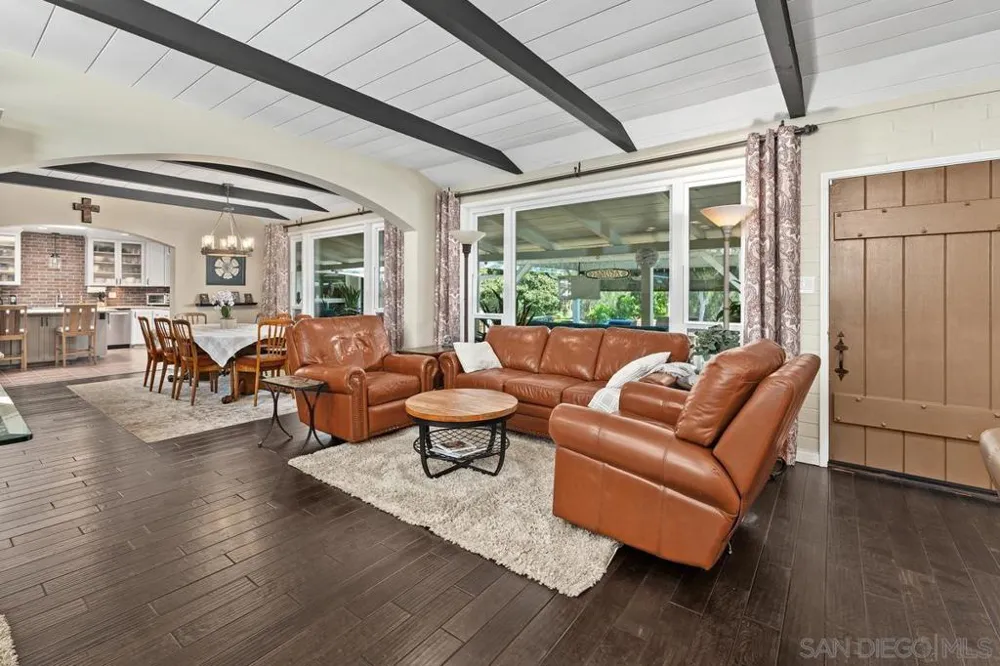 9865 Edgelake Drive La Mesa, CA 91941