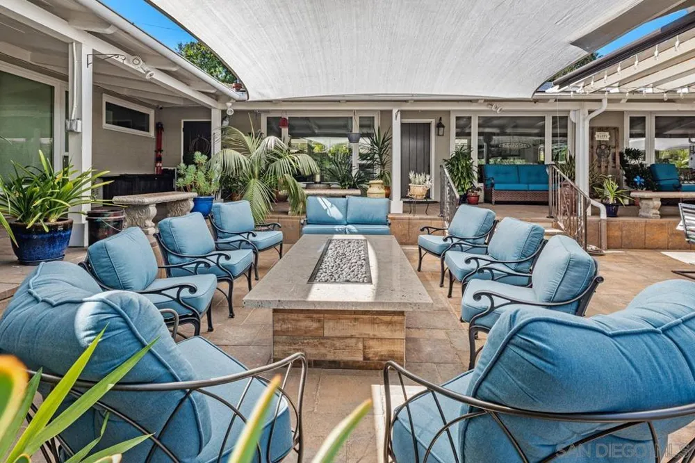 9865 Edgelake Drive La Mesa, CA 91941