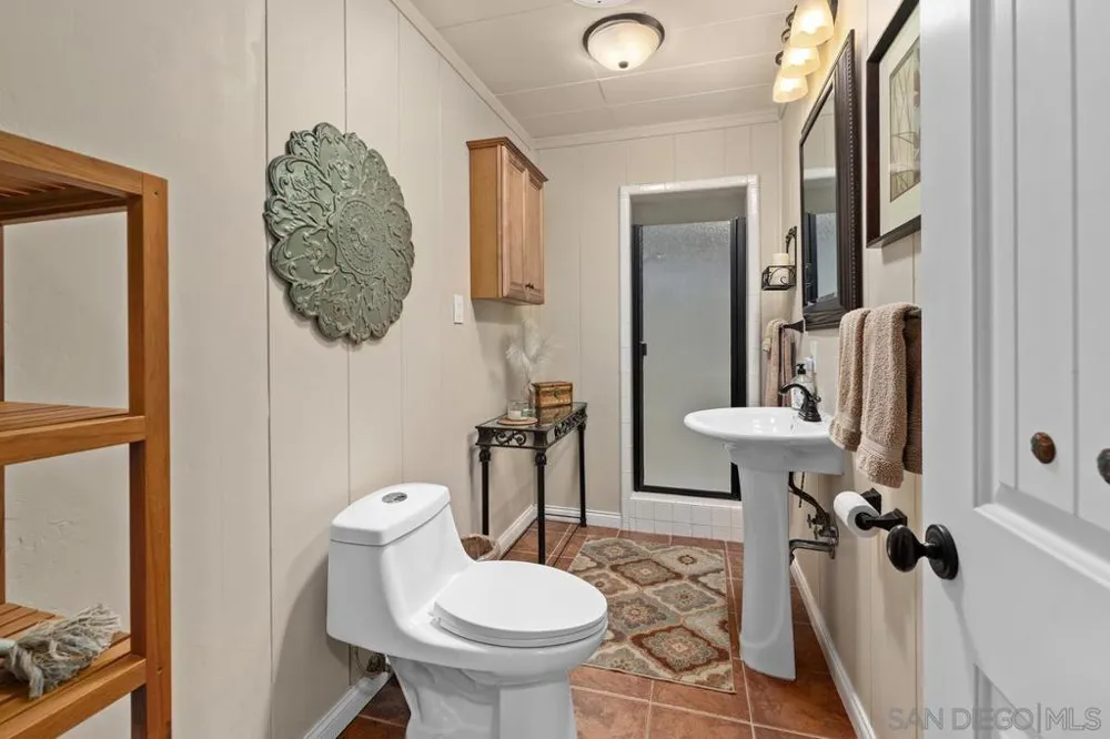 9865 Edgelake Drive La Mesa, CA 91941