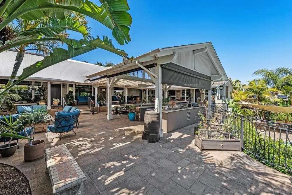 9865 Edgelake Drive La Mesa, CA 91941
