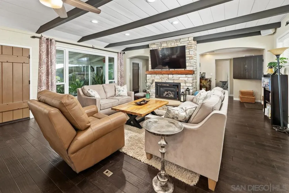 9865 Edgelake Drive La Mesa, CA 91941
