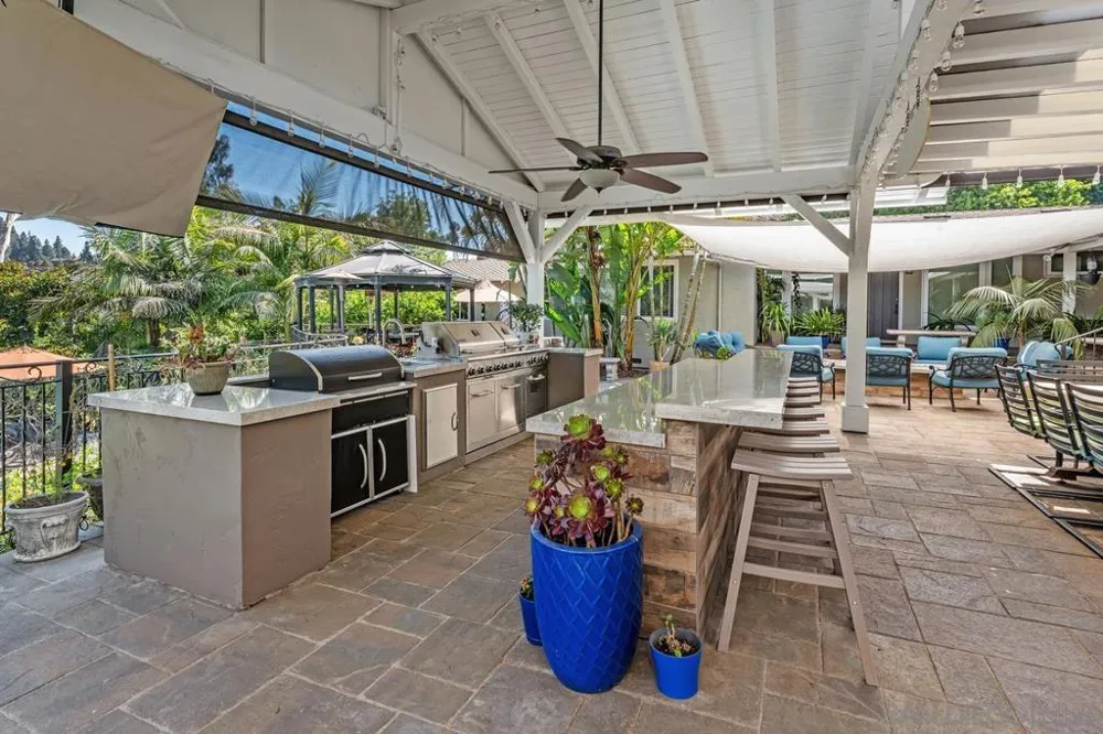 9865 Edgelake Drive La Mesa, CA 91941