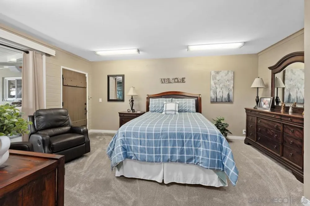 9865 Edgelake Drive La Mesa, CA 91941
