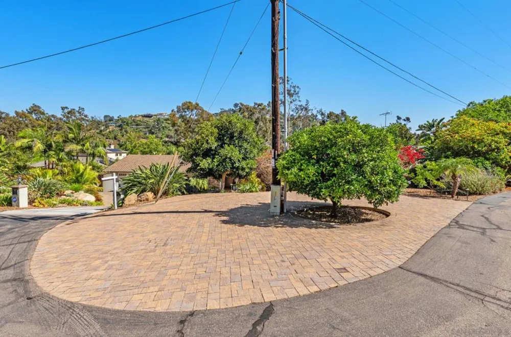 9865 Edgelake Drive La Mesa, CA 91941