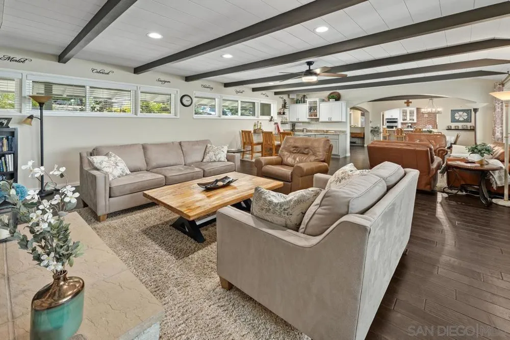 9865 Edgelake Drive La Mesa, CA 91941