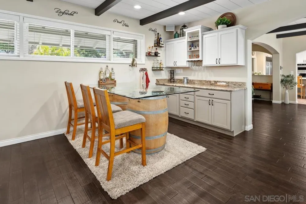 9865 Edgelake Drive La Mesa, CA 91941