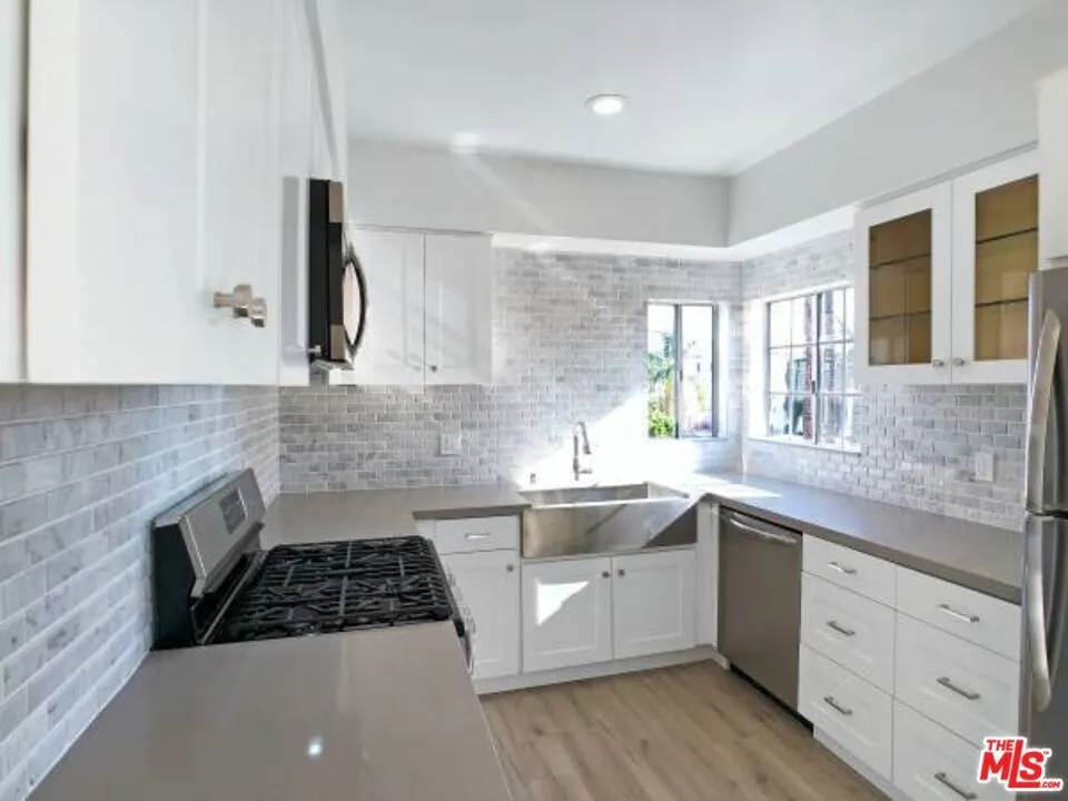 4407 AMBROSE AVENUE #105 Los Angeles, CA 90027