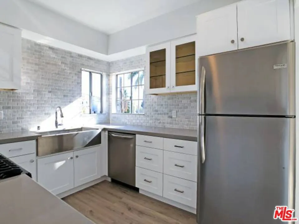 4407 AMBROSE AVENUE #105 Los Angeles, CA 90027