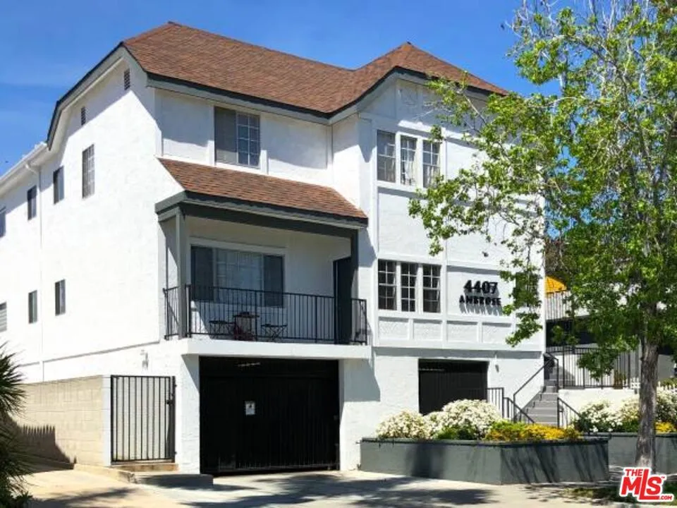 4407 AMBROSE AVENUE #105 Los Angeles, CA 90027