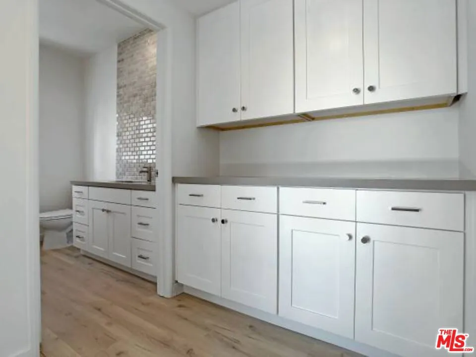 4407 AMBROSE AVENUE #105 Los Angeles, CA 90027