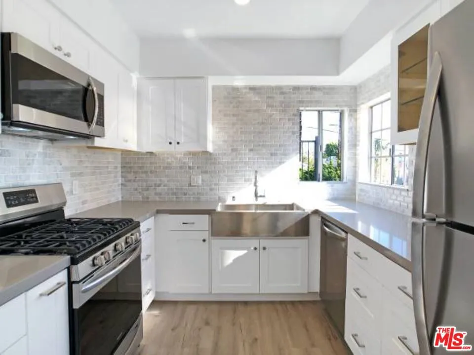4407 AMBROSE AVENUE #105 Los Angeles, CA 90027