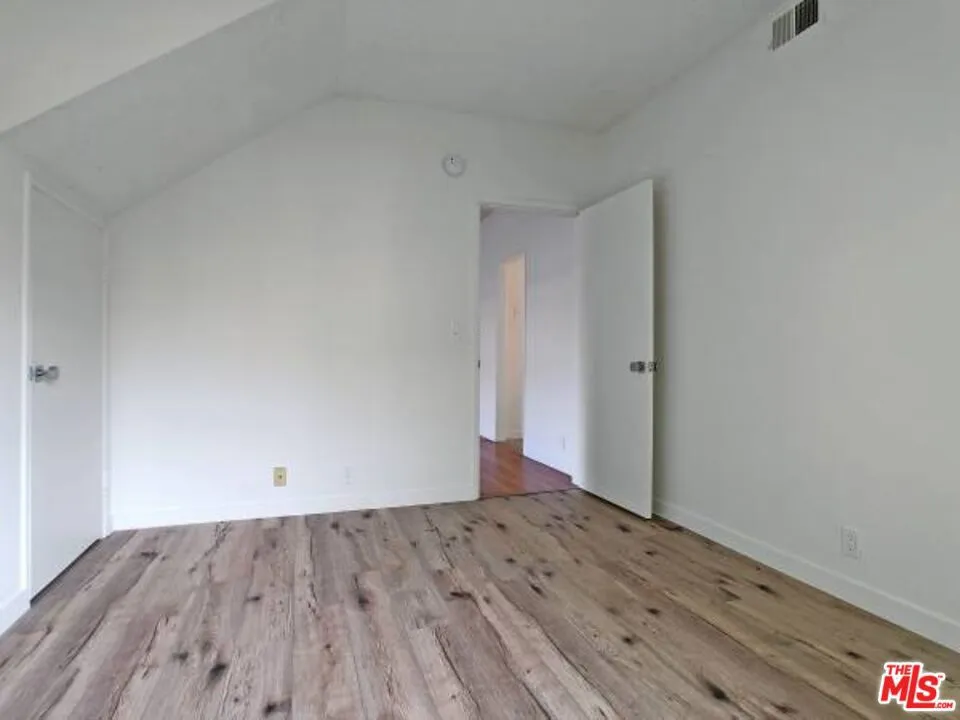 4407 AMBROSE AVENUE #105 Los Angeles, CA 90027
