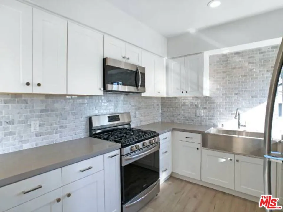 4407 AMBROSE AVENUE #105 Los Angeles, CA 90027