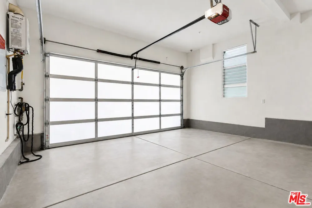 6749 Gill Way Los Angeles, CA 90068